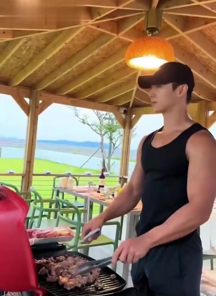 肌肉男黑皮帅哥