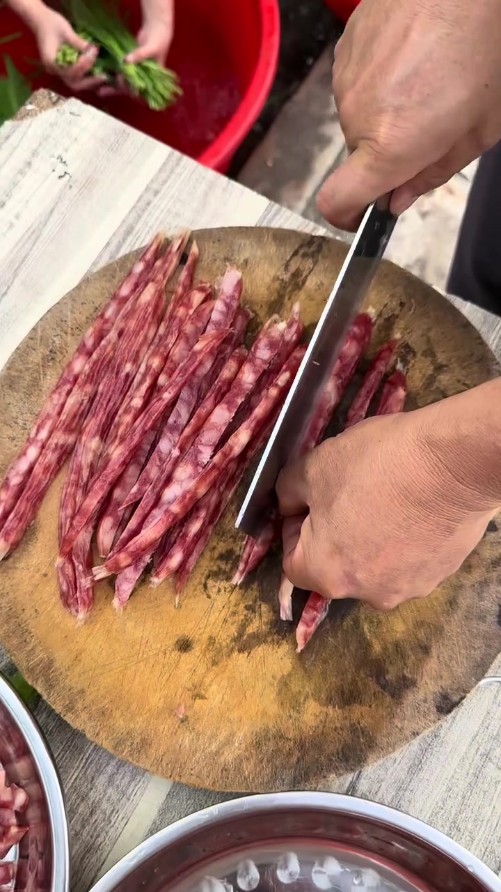 海南定安特色菜包饭,美味好吃的菜包饭来咯!～