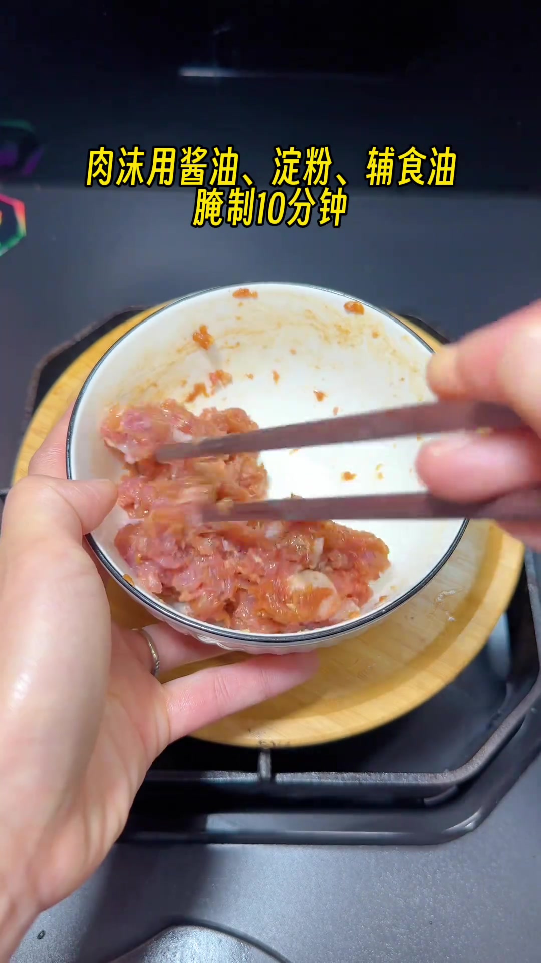 小朋友午餐简单，香菇肉沫盖饭孩子嘎嘎干饭好吃又营养