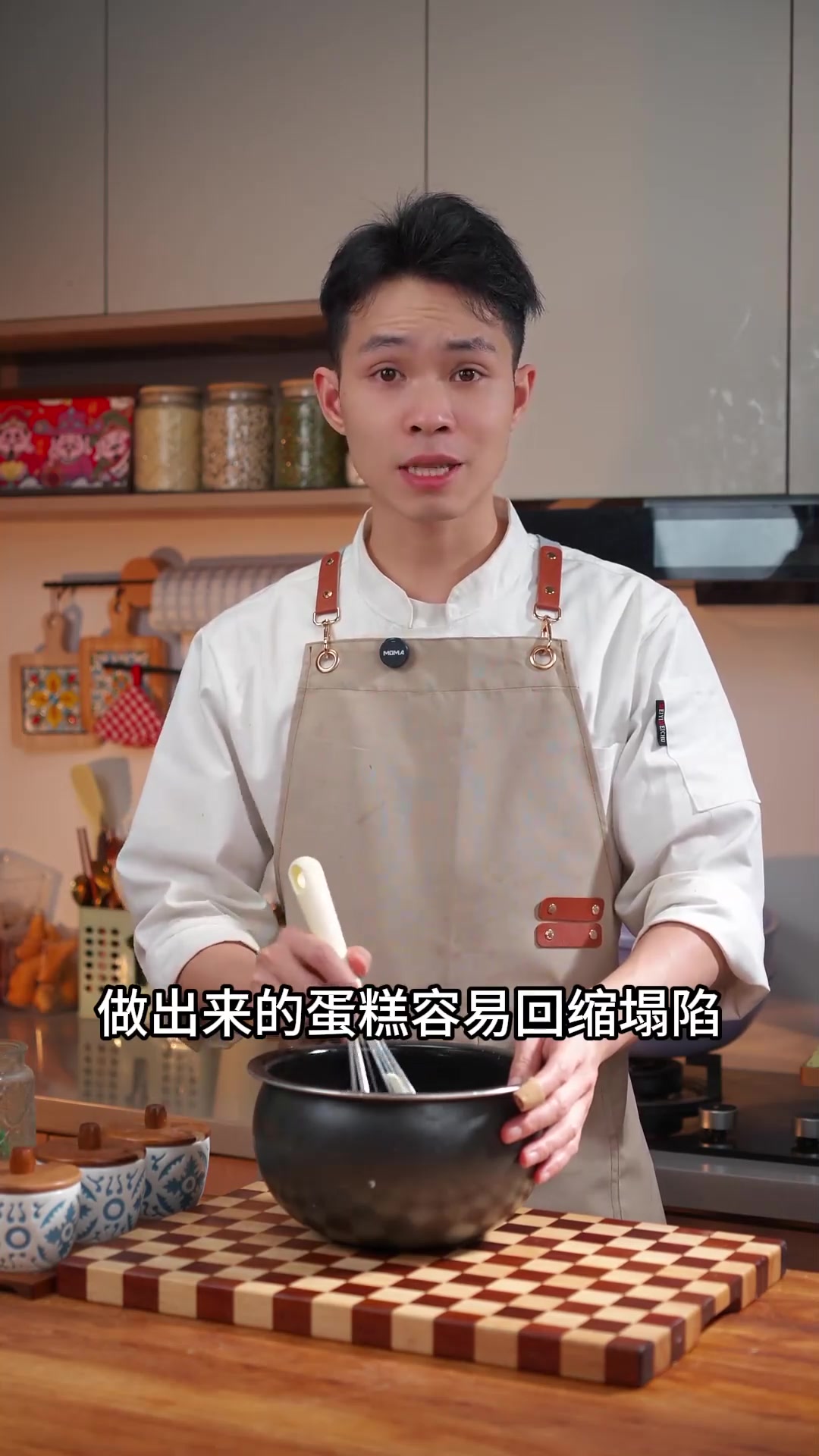 小朋友想吃蛋糕不用买，用电饭锅在家做，做法简单健康好吃