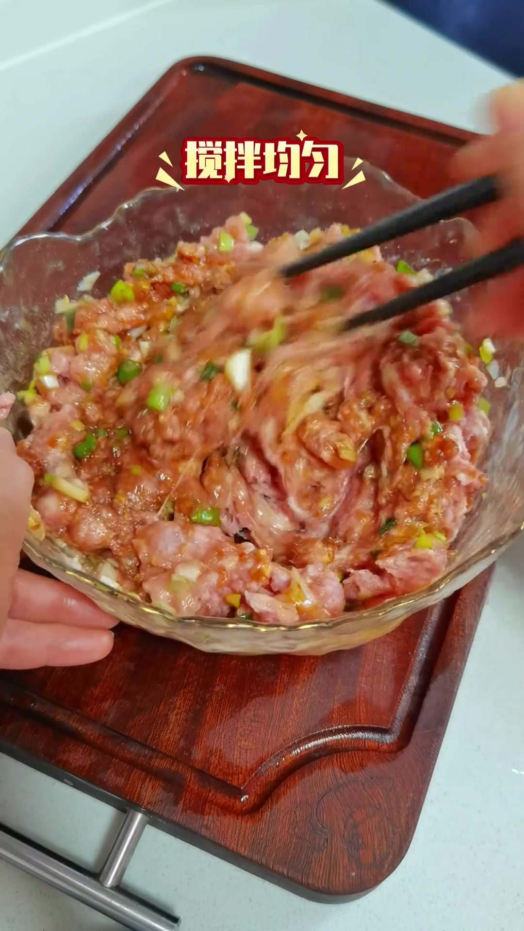 这样炸的藕茄盒，焦黄酥脆可香了，寓意和和美美过新年