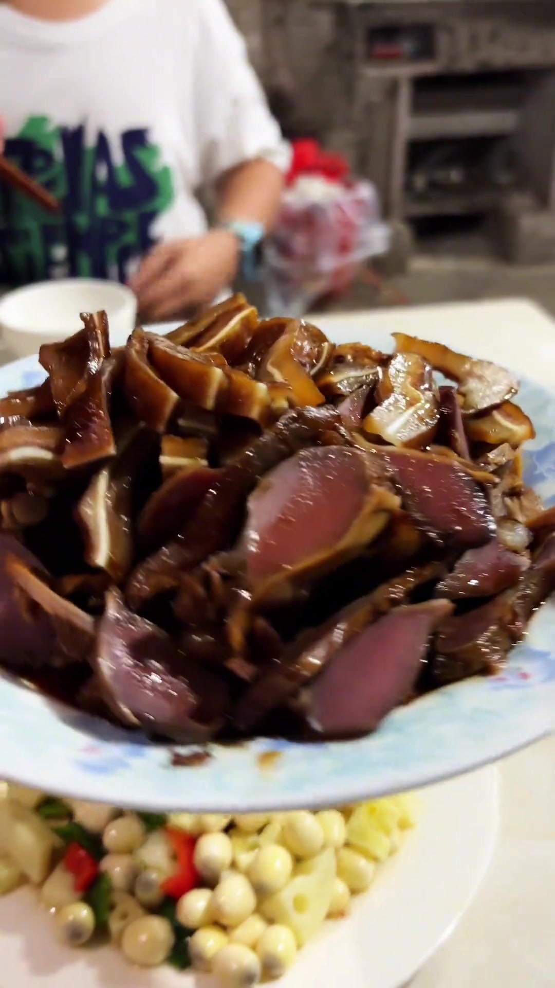 炒卡玛肉、清炒莲子、卤味拼盘、毛豆炒菱角米……你喜欢吗？