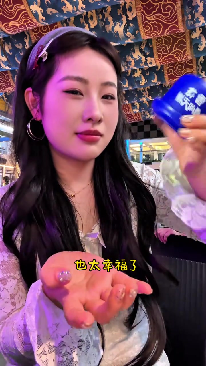 在五千平烧烤夜市撸串，太爽了！