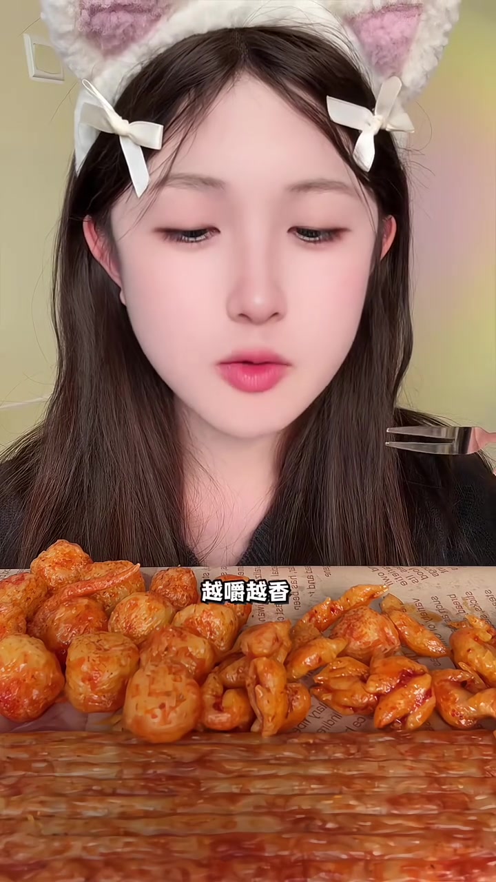 辣条，谁不爱这口香辣滋味！