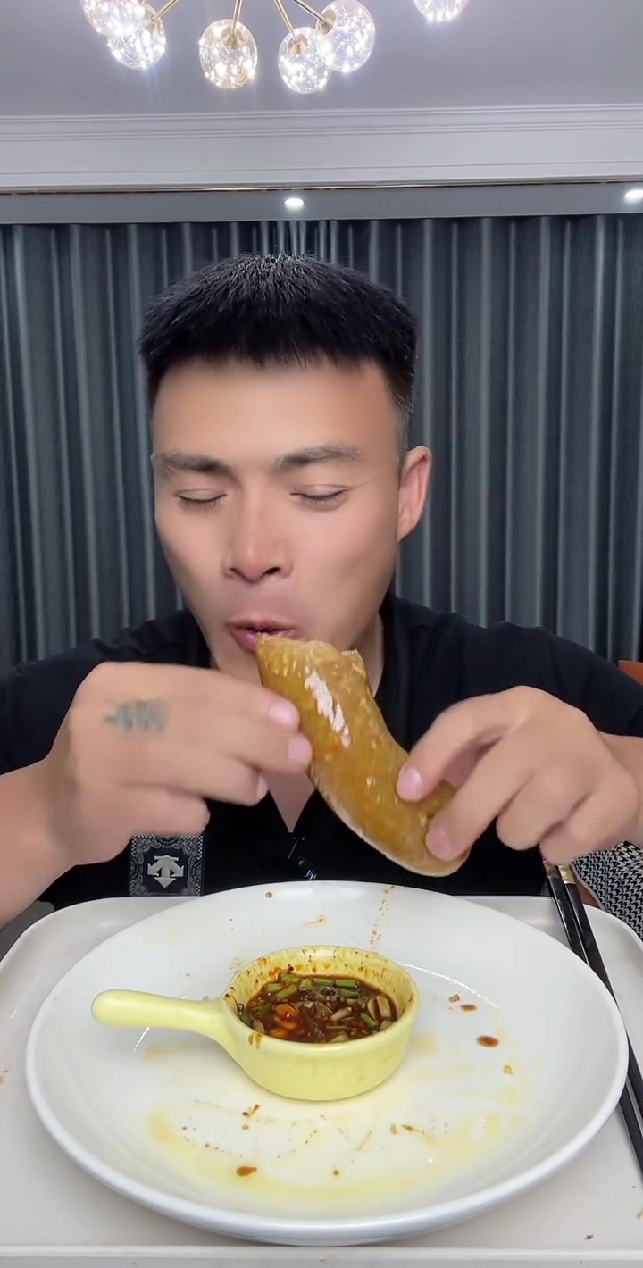 蒜香贡菜鸡蛋木耳，嘎嘎香，好吃推荐！