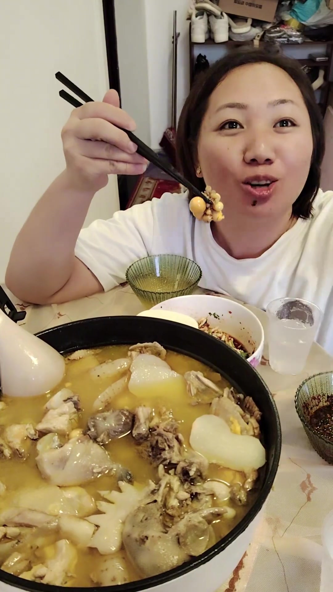 女人挣钱花有底气，改造自己：买鸡犒劳，练瑜伽减肥美容