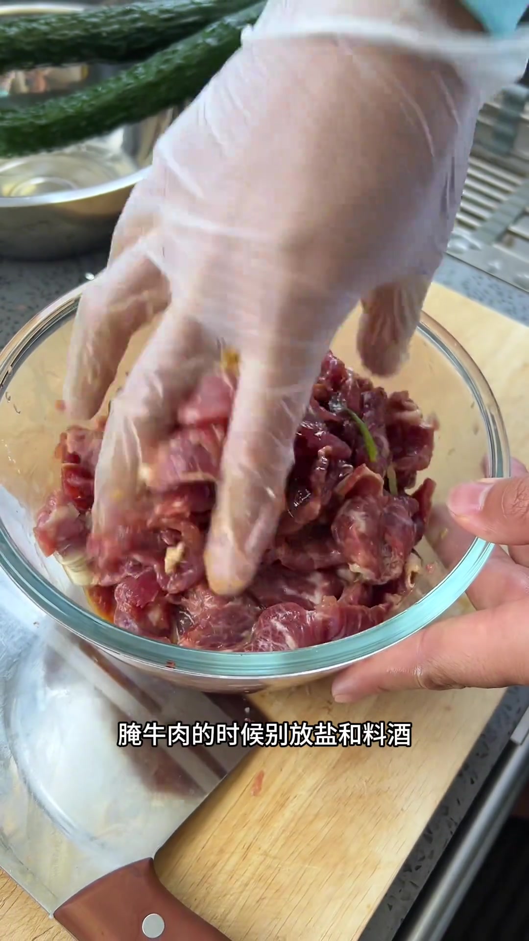 凉拌黄瓜牛肉做法：煮一煮拌一拌，简单好吃