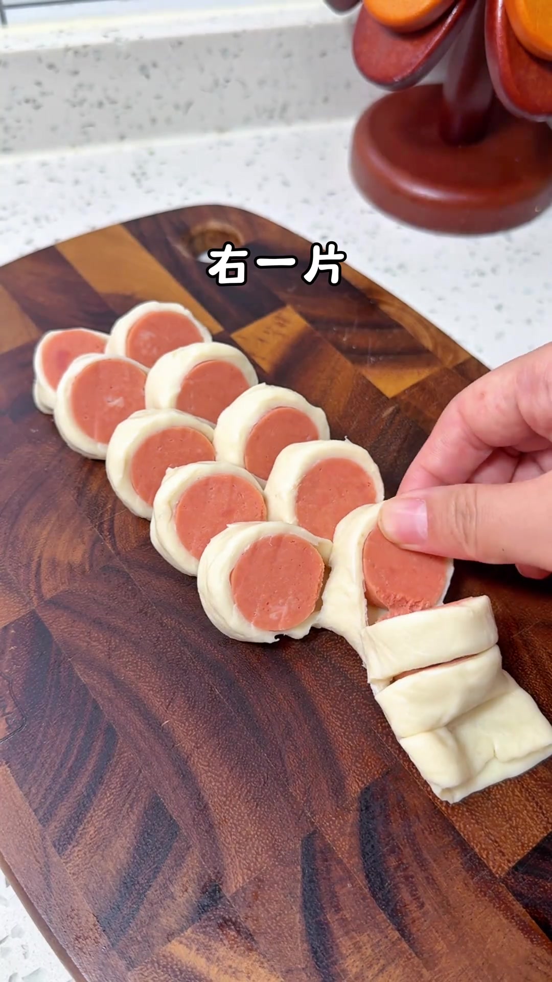 火腿麻花辫手抓饼做法，孩子喜欢吃做起来快