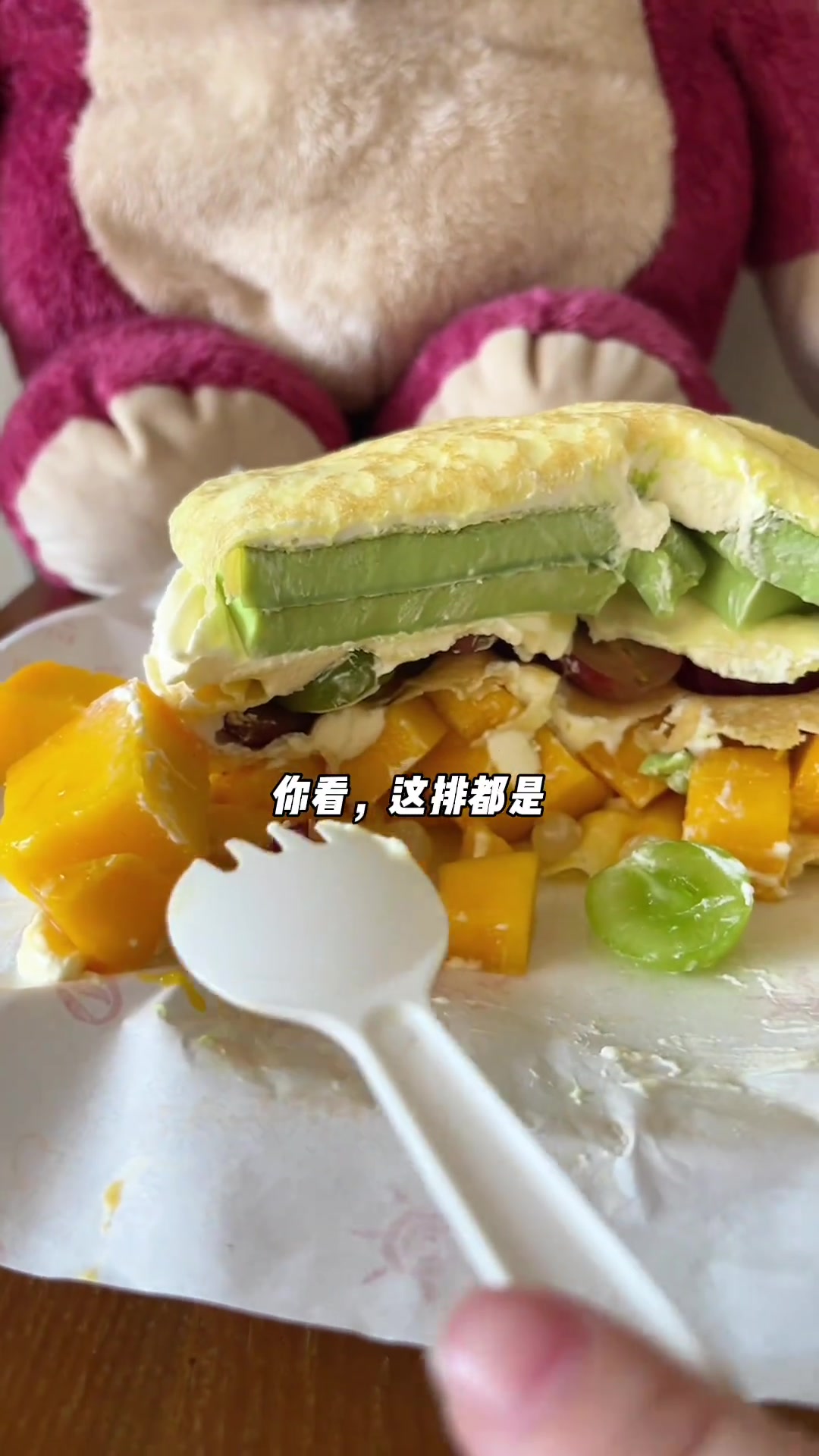 新门街发现好吃的千层蛋糕，水果满满价格不贵，6寸料足！