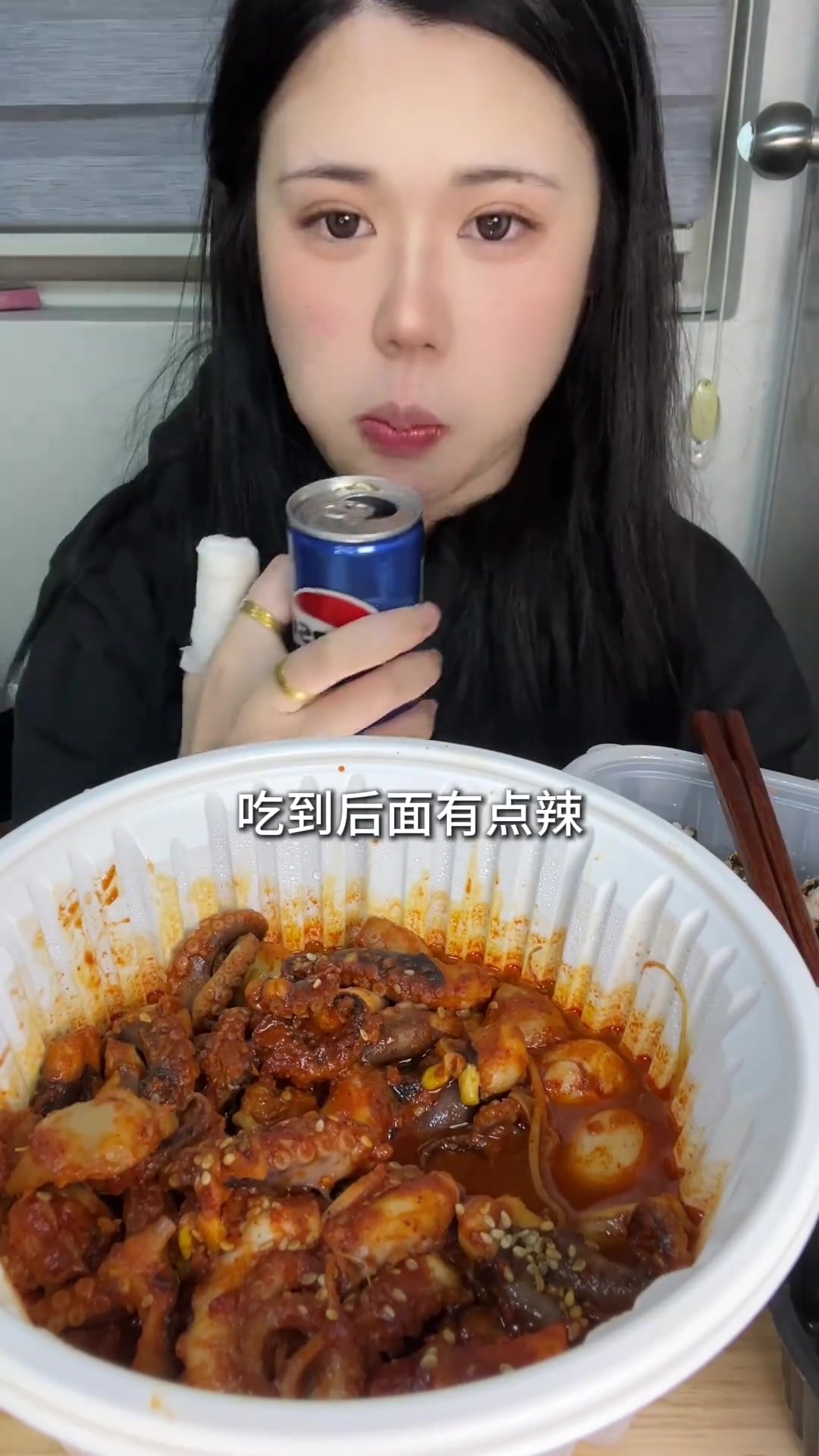 回韩直奔韩式辣炒章鱼锅，飞鱼籽饭团超美味