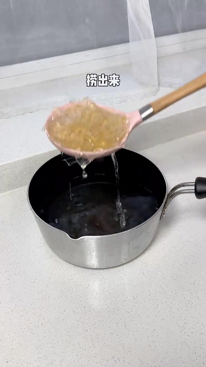 不用烤箱也不用奶油，在家就能做出好看又好吃的蛋糕