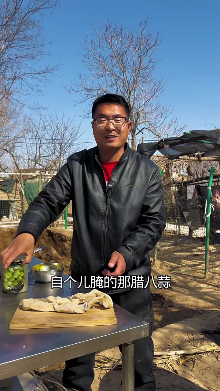 老爸是家里生日最大的，每年初六一家人刚好都在家！一起给老爸过生日！孩子们都祝老爸生日快乐，