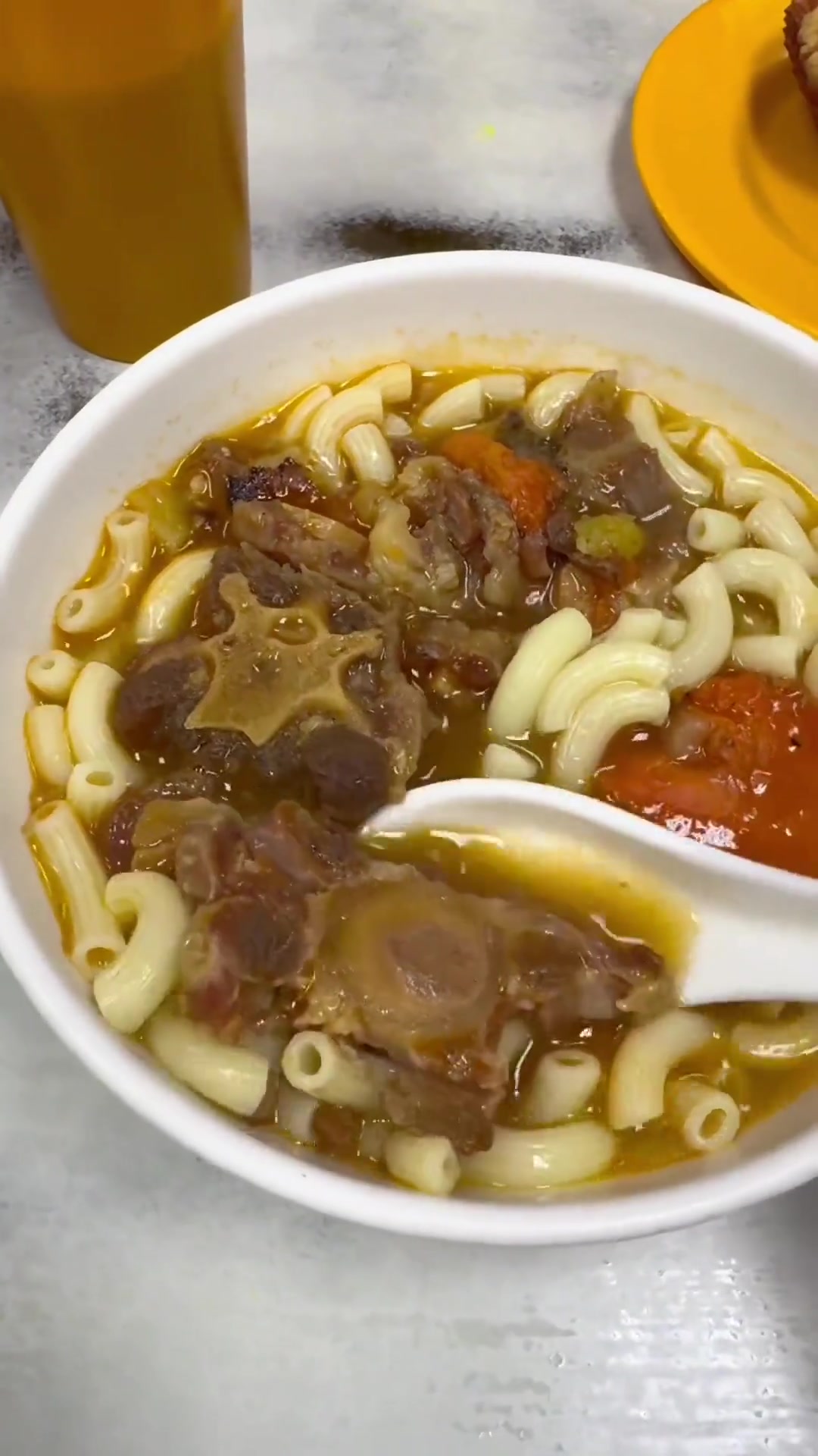 澳门午餐：牛尾汤通心粉加蛋挞