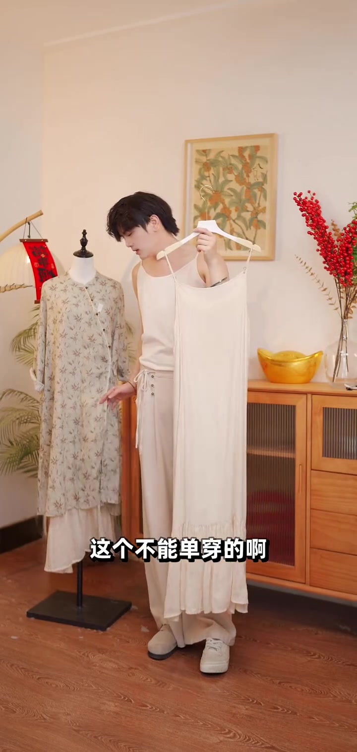 鱼尾裙搭配内衬裙更显瘦!一米六女生穿不磨腿的秘密