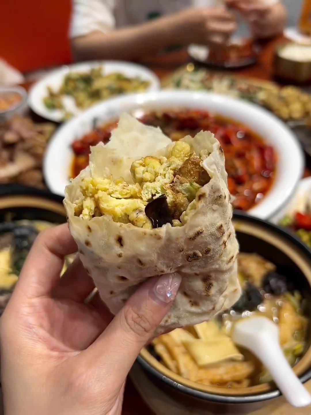 藕条砂锅毛豆肉丝盖饭
