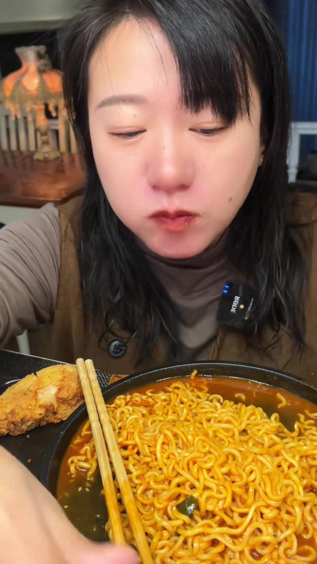 火鸡面配烤鸡腿，空气炸锅美食，好吃到停不下来！