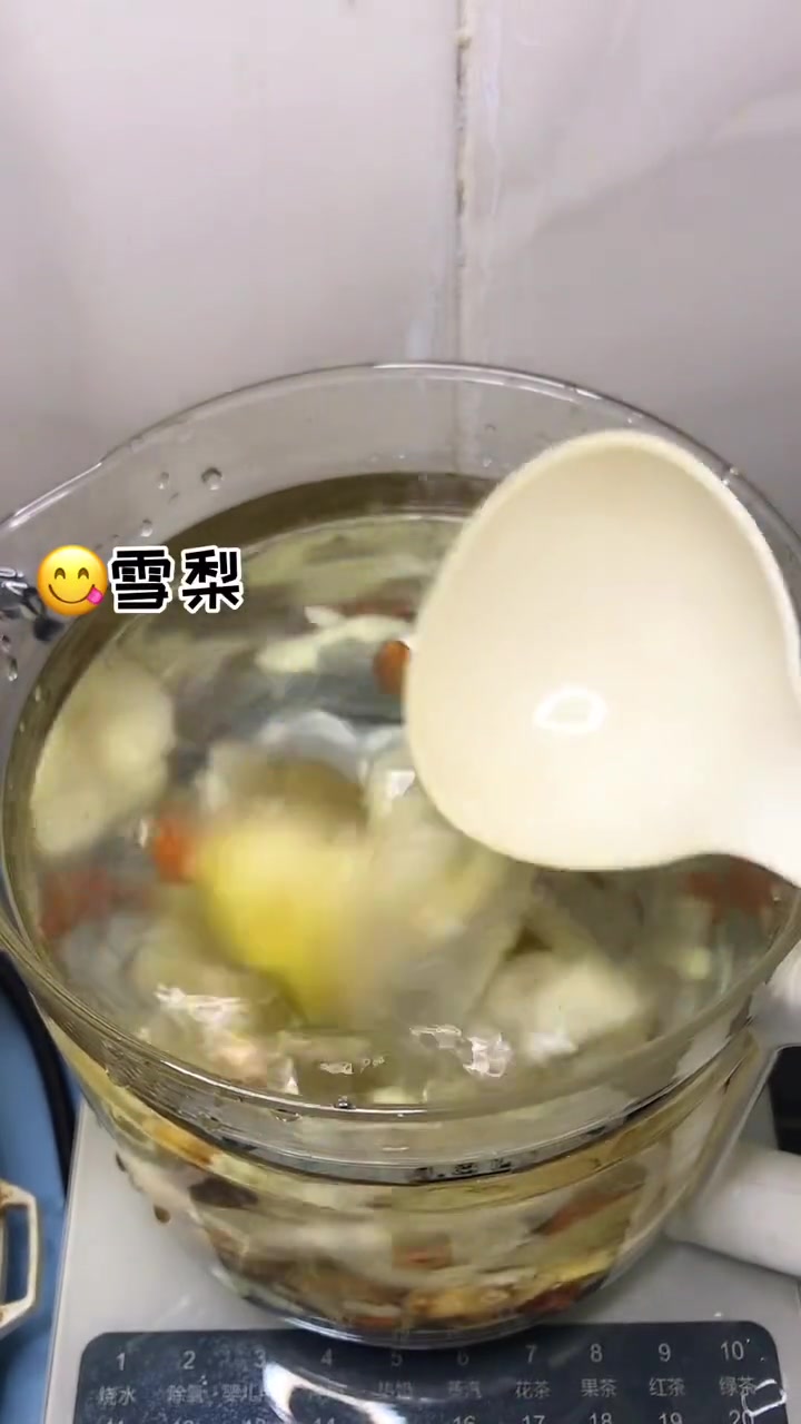 天气忽冷忽热,煮雪梨汤润肺止咳又润燥#悦动生活季#