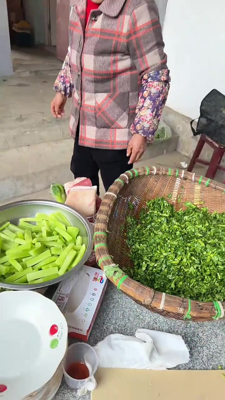 我亲自点的泡椒田鸡，哇，张强烧的真好吃啊！