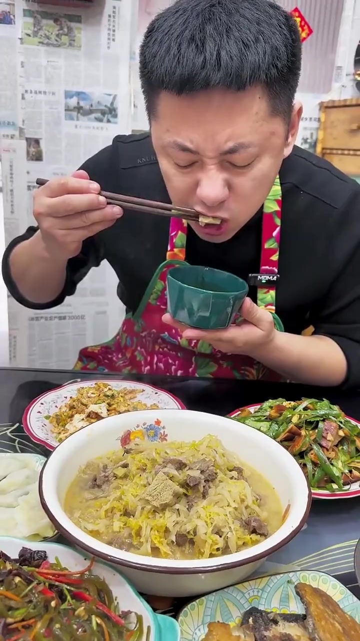 大年初九吃上车饺子，配东北虾酱家常菜