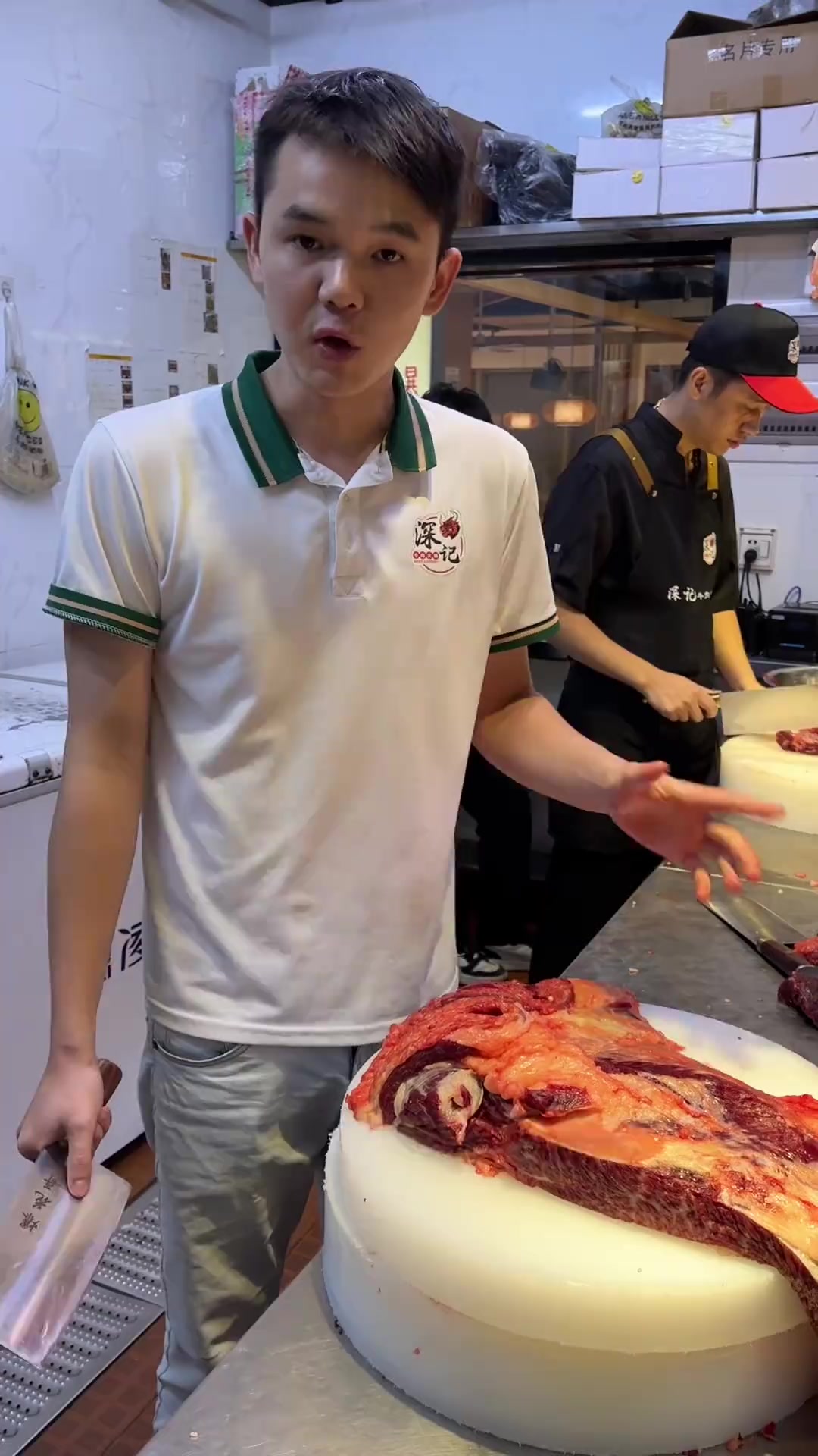 匙仁牛肉，肩胛里脊表层，脂肪丰富花纹美