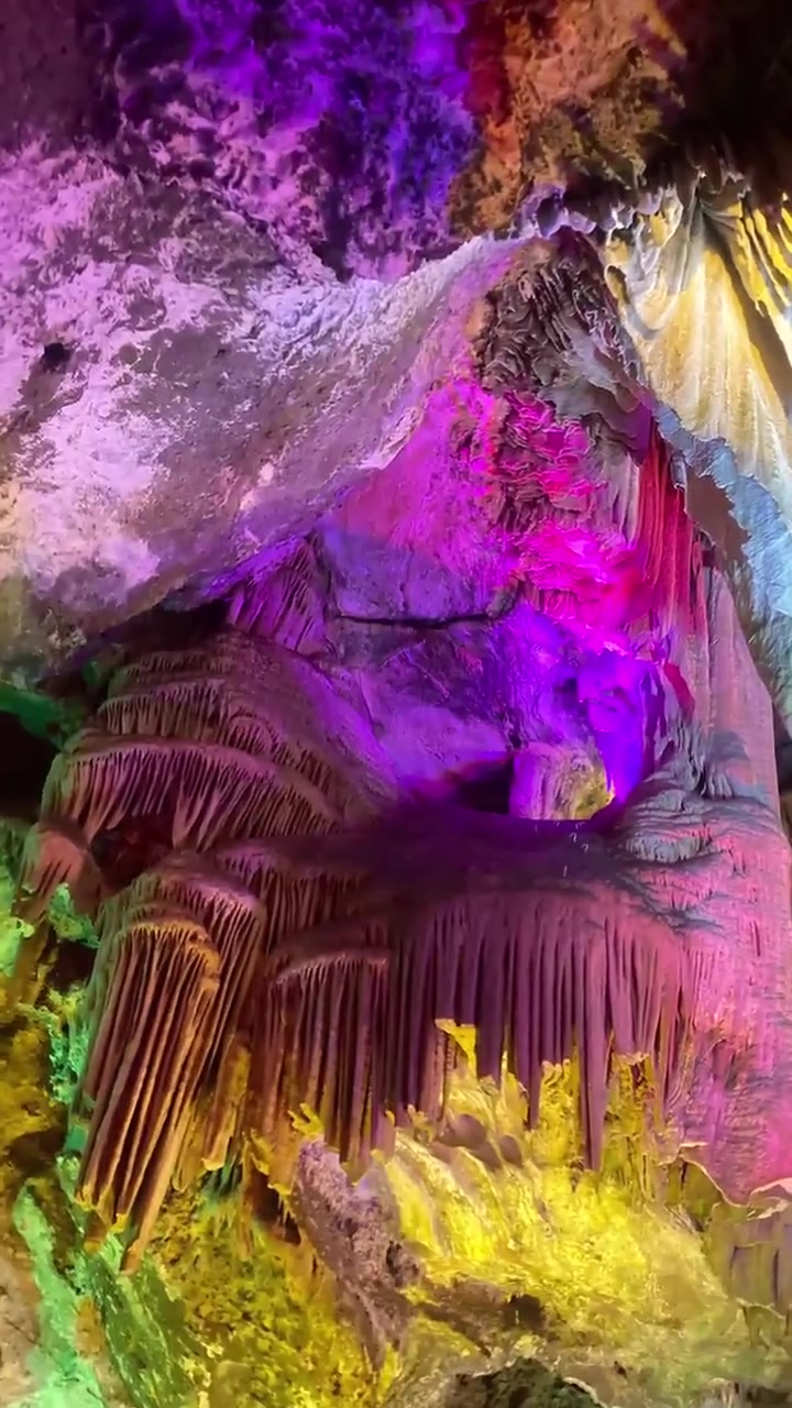 河南洛阳栾川老君山鸡冠洞,自然文化奇观