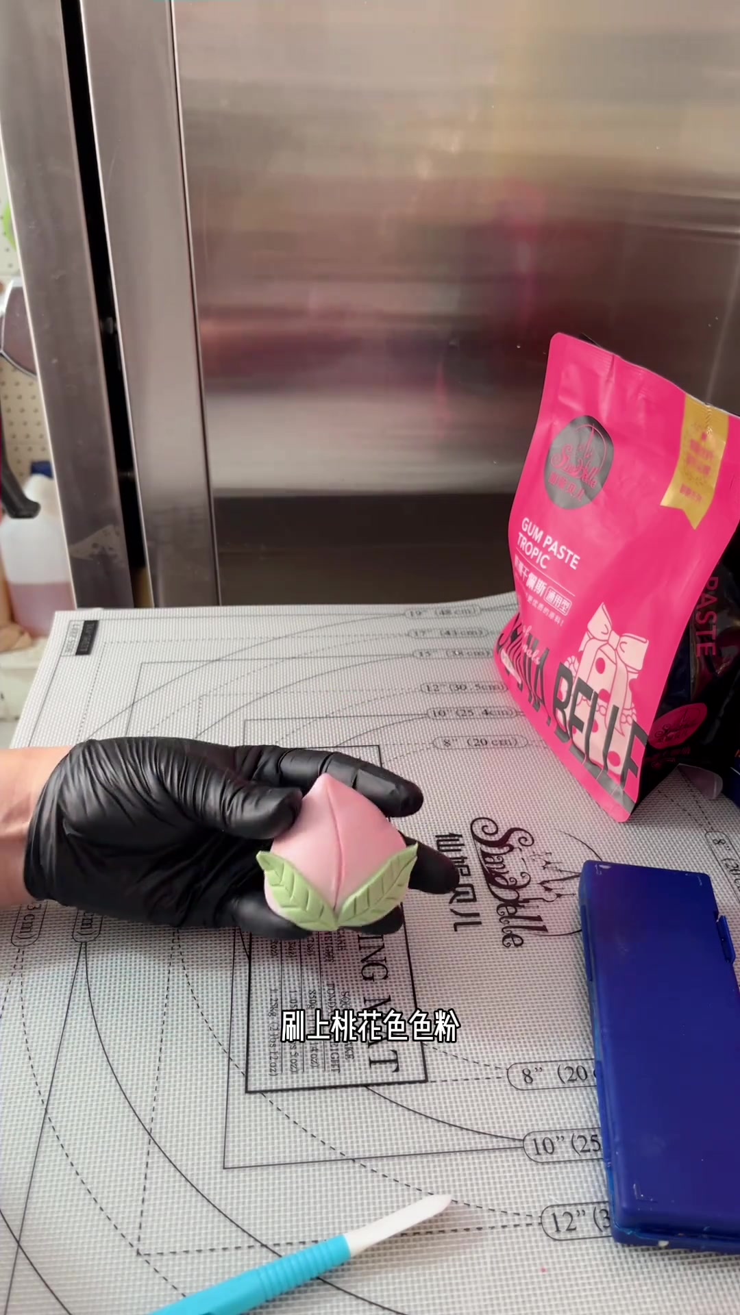 分享黄油小熊蛋糕、空心寿桃的做法，记录起早做蛋糕的一天