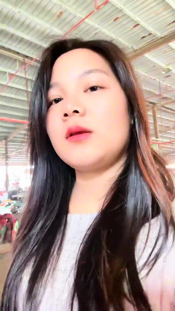 两个姐姐回娘家,姐夫们从广东、广西赶来,嫂子娘家人也齐聚