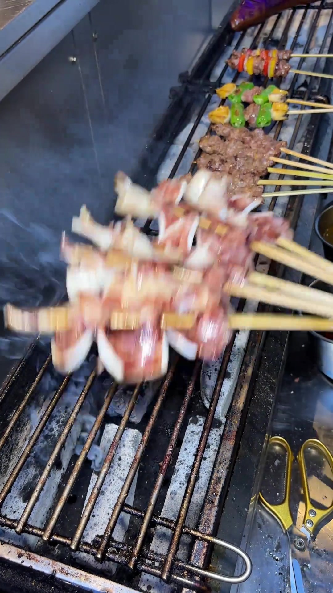藏在揭阳普宁街边的夜宵烟火气，烤串小炒味道有多绝