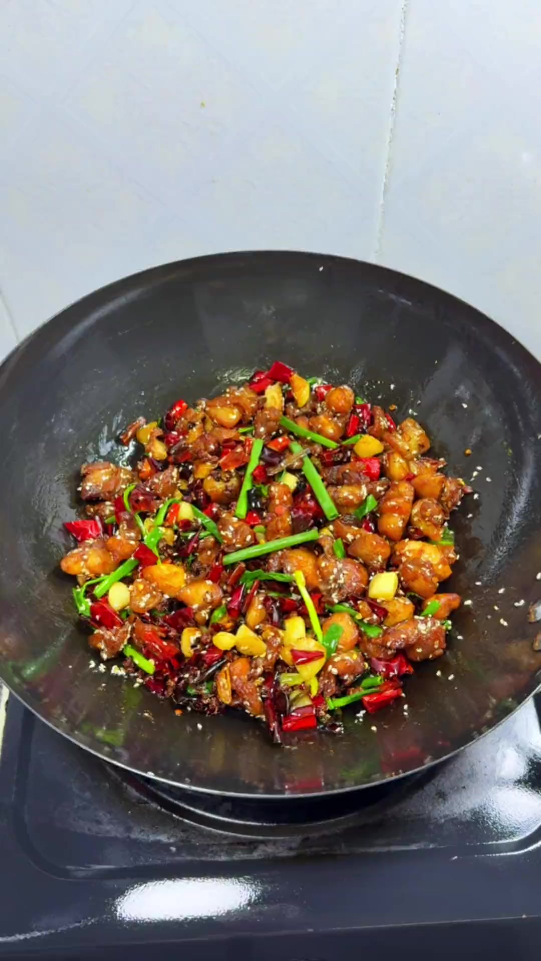 家庭版辣子鸡丁，简单易学，麻辣鲜香，不用在辣椒里找鸡肉