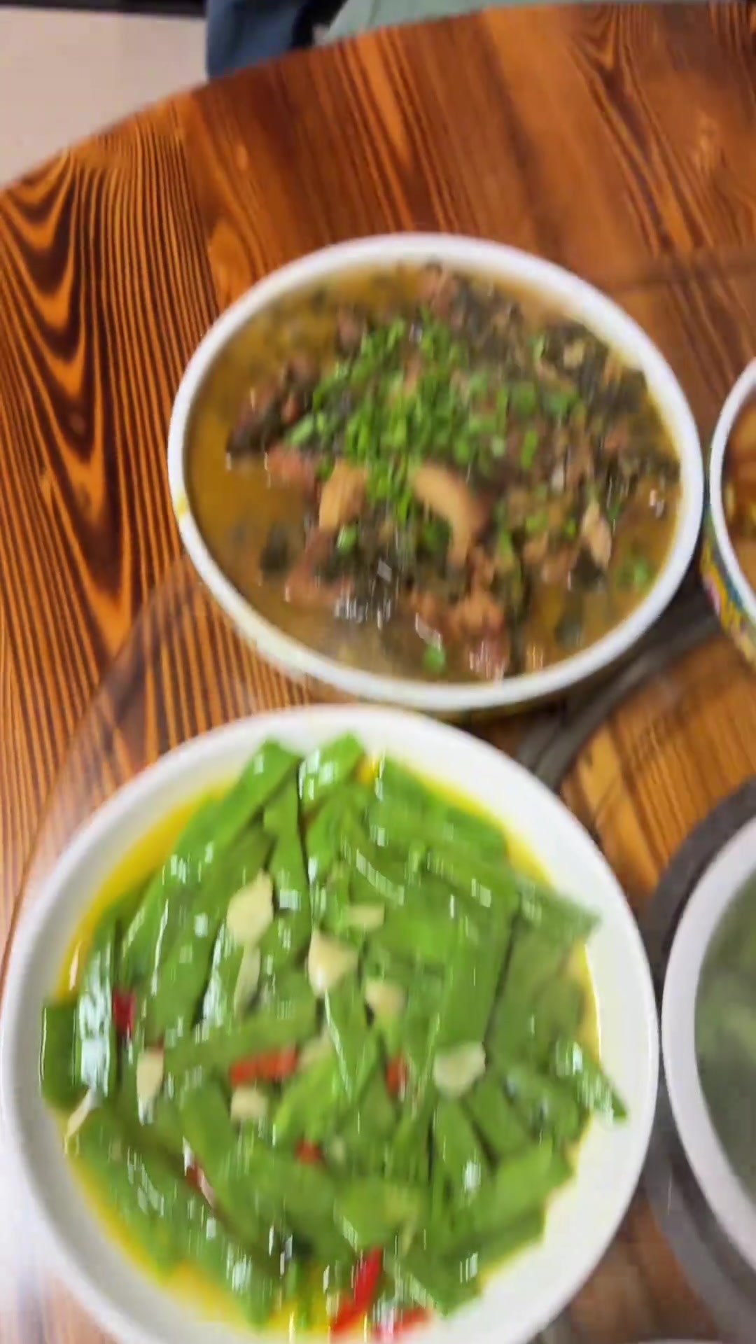 韭菜炒豆芽，炒四季豆，咸菜烧肉，土豆烧团子，青菜汤