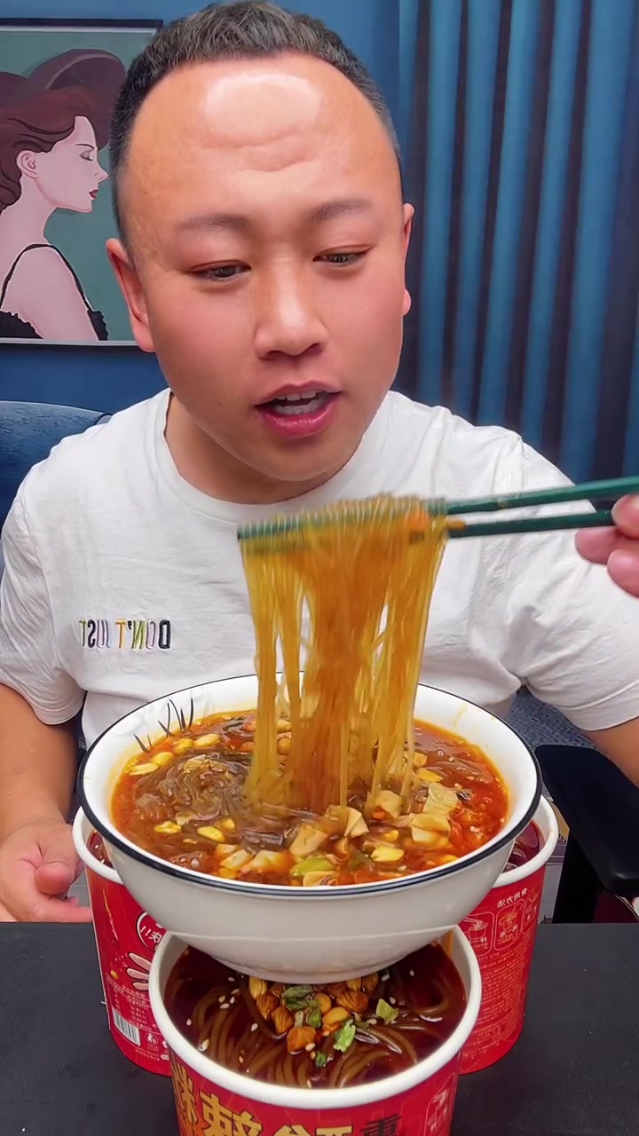 酸辣粉美食吃播