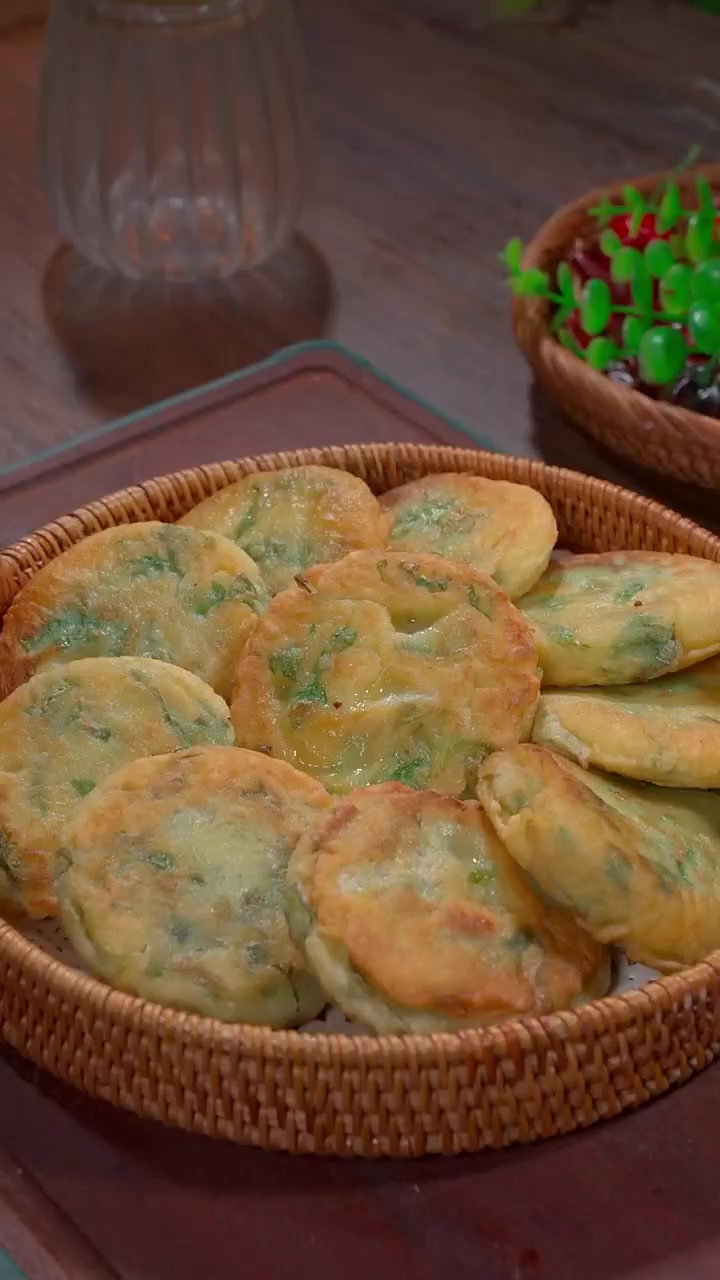 芹菜叶拌面粉，好吃可当主食或菜，做法简单