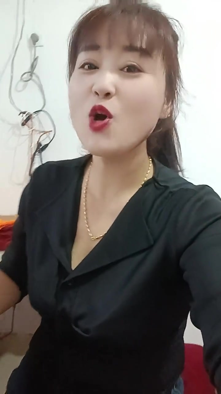 谁能借给我十块钱买杯奶茶解解馋