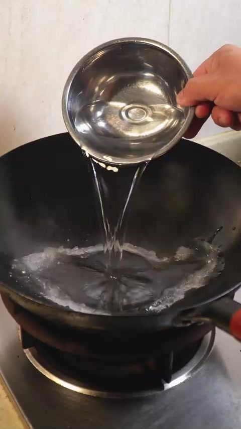 在家做家常菜100道简单炒菜，芹菜炒鱿鱼