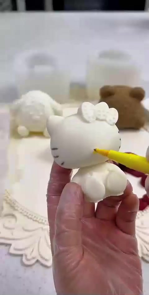 KT猫硅胶模具，做的KT猫超可爱，蛋糕装饰出片