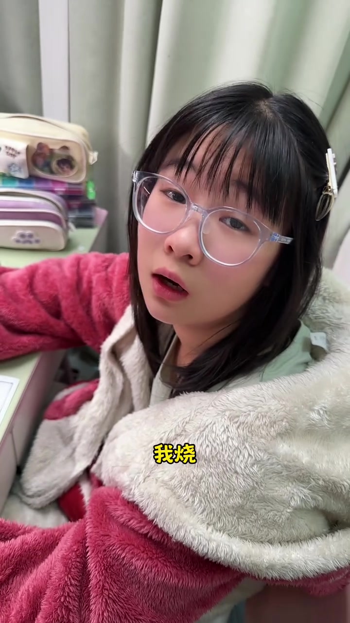 喊娃去外面吃火锅,她说要画手抄报