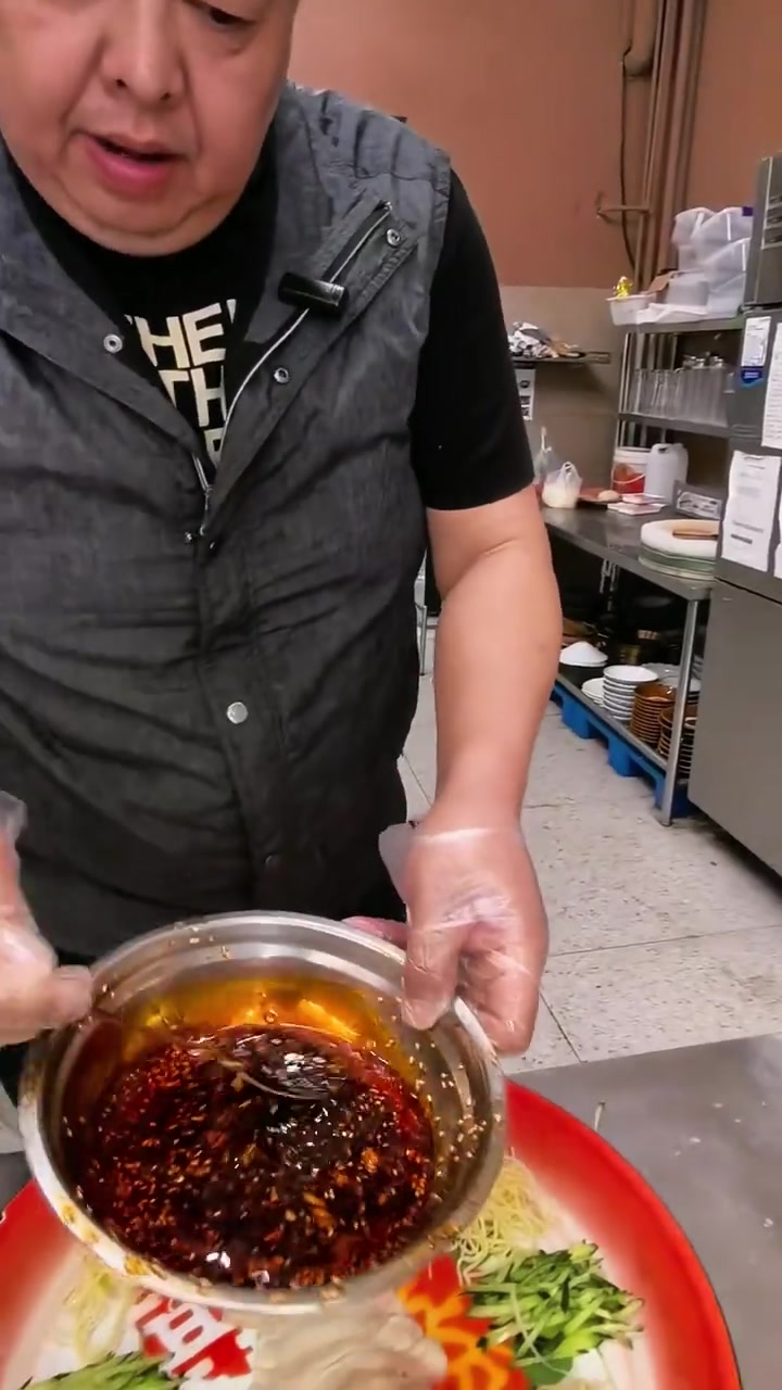 重庆特色大刀白肉,鲜香滑嫩,地道风味!