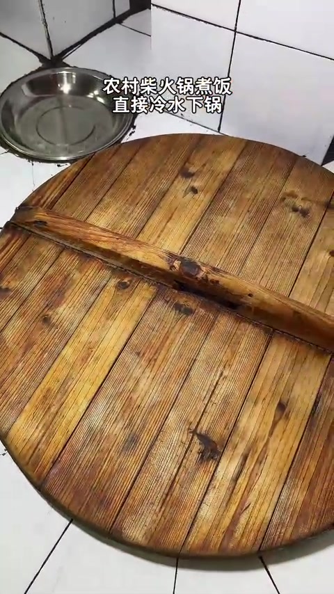 谁能拒绝一碗热气腾腾的无为肉糕子汤？农村大锅饭蒸制，手工剁馅