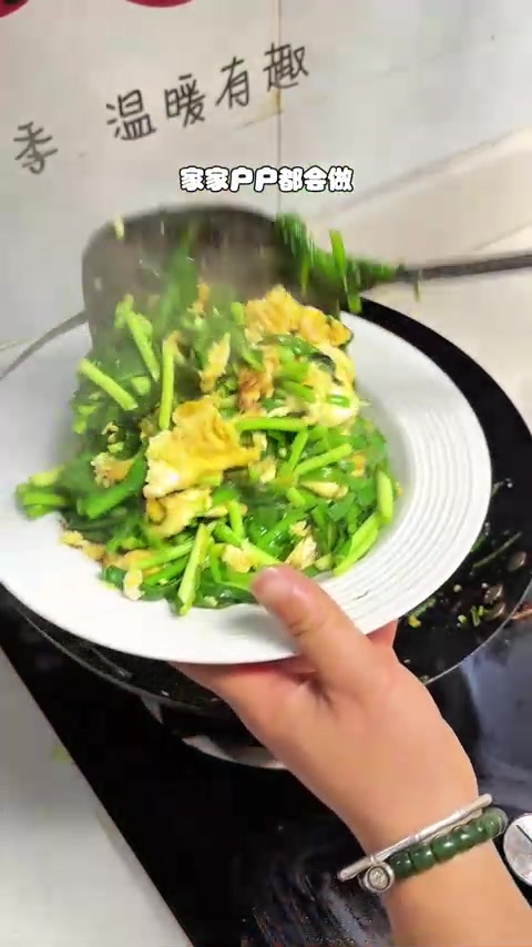做了一桌简单的农家菜招待亲朋好友