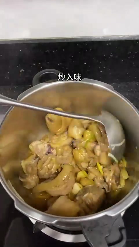 鹿茸菇粉丝焖鸡，高压锅10分钟速成，鸡肉嫩、菇脆、粉丝Q弹超