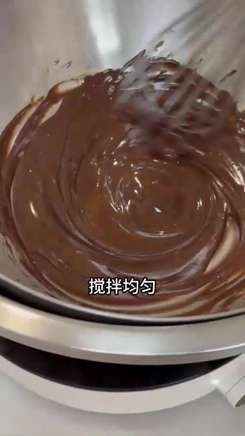 香草无粉巧克力蛋糕，松软如云朵，巧克力味超浓郁，做法简单