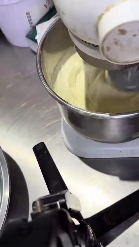 牛奶拔丝蛋糕教程：操作流程及详细配方