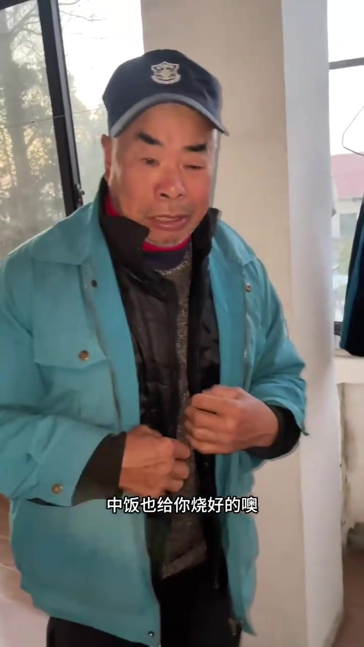 丽丽给台生伯伯拎饭,台生伯伯中饭有饭吃了,竟罢工不肯烧火
