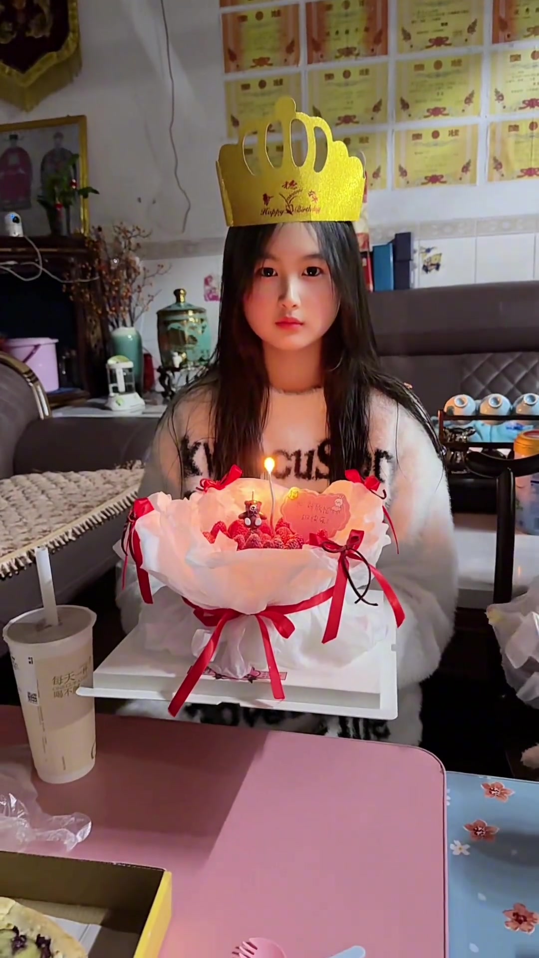 给老二庆生，备了蛋糕披萨饮料，生日快乐