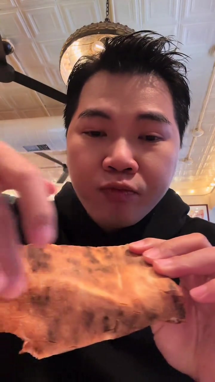 纽约Joe's,Pizza,1975年诞生于披萨发源地拿波里,被《纽约杂志》评为最佳切片披