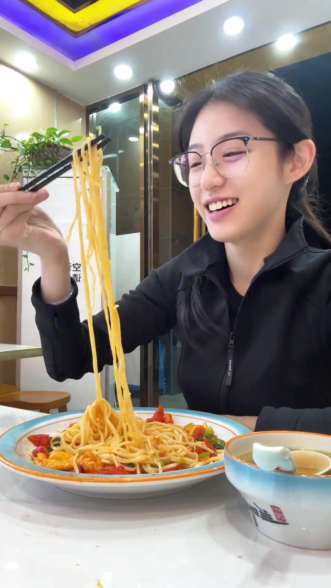 吃兰州拉面番茄鸡蛋拌面，记得让老板少油