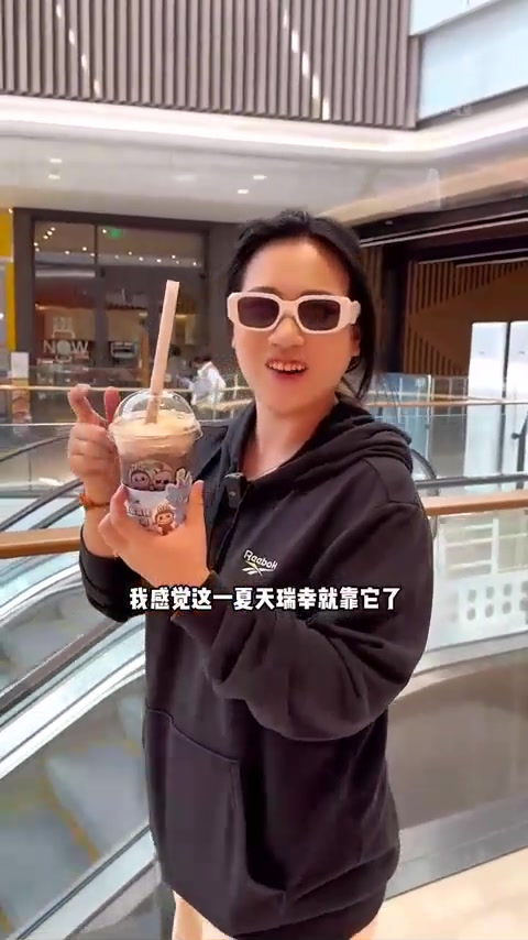 好喝到无语！瑞幸冰吸黑巧瑞纳冰，薄荷巧克力口感