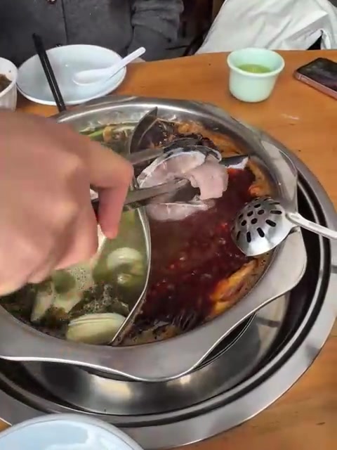 本地人私藏的重庆鱼馆，口味不孬，灵魂蘸料超好吃