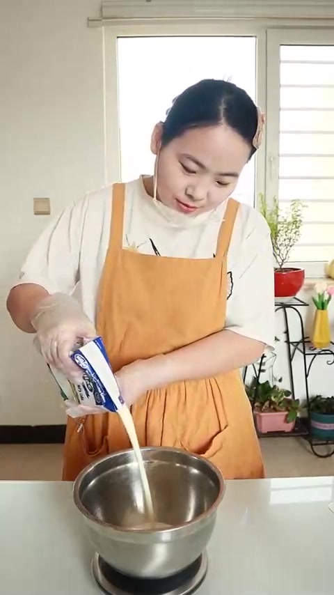 年后的第一个蛋糕，给同城粉丝做了六寸奶油霜裱花生日蛋糕