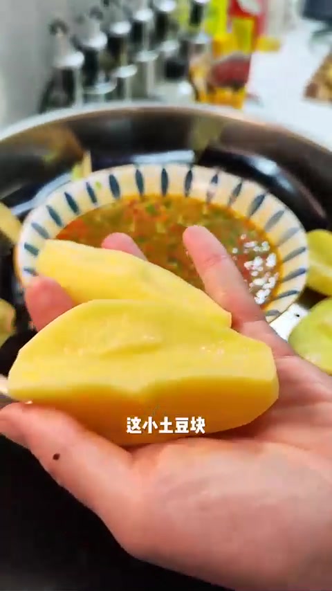 东北鸡蛋焖子（辣椒焖子），拌土豆呼茄子，嘎嘎好吃赶紧学做！